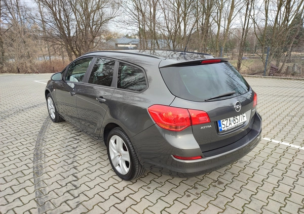 Opel Astra cena 24999 przebieg: 118000, rok produkcji 2011 z Puszczykowo małe 191